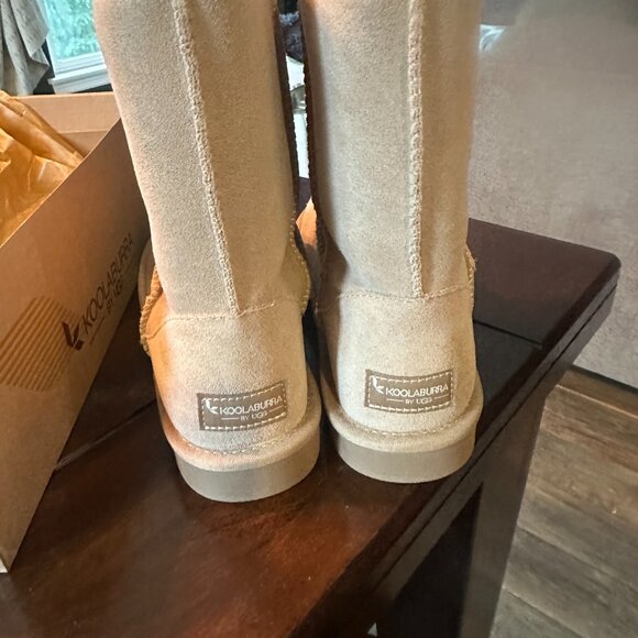 BRAND NEW IN BOX UGGS-SHEEPSKIN LEATHER - Picture 3 of 4